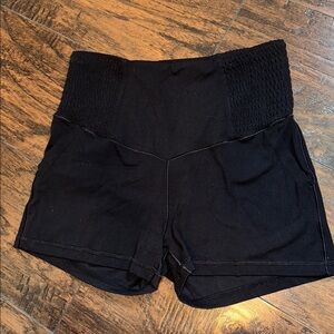 biker short with ruched waist  and pockets